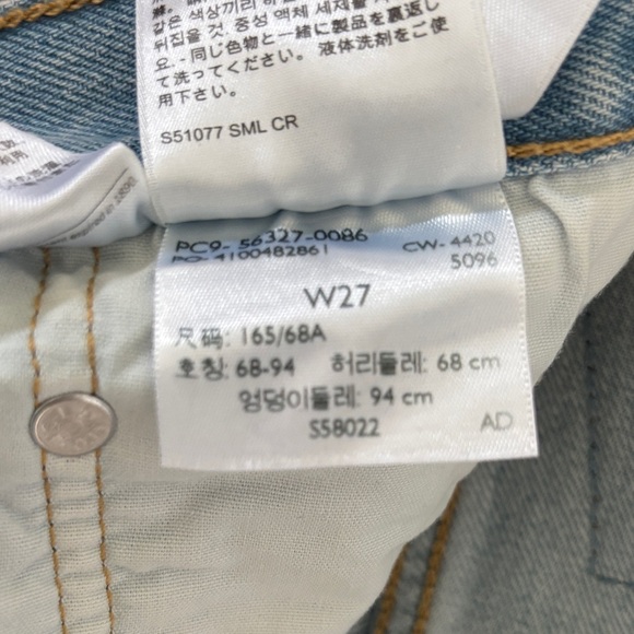 Levi's Classic Blue Ripped Jean Shorts - Picture 4 of 4